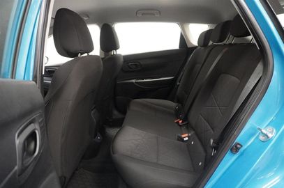 Car image 11