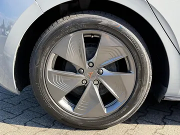 Car image 24