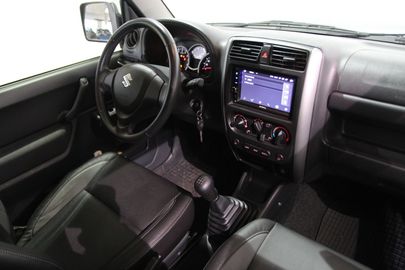 Car image 10