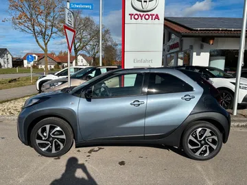 Car image 4