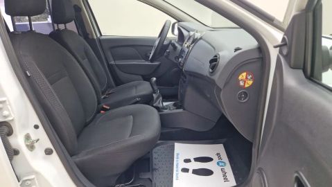 Car image 16