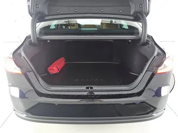 Car image 32