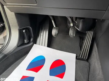 Car image 40