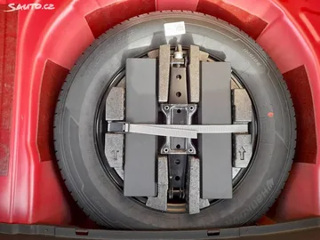 Car image 30