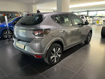Car image 5