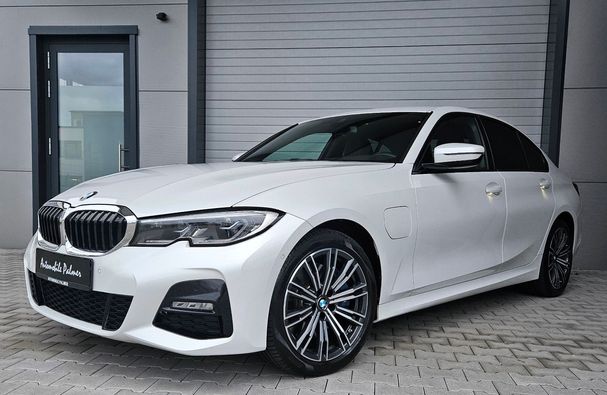 BMW 330e M Sport 215 kW image number 1