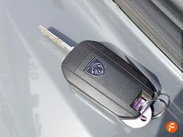 Car image 30