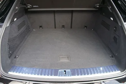 Car image 35
