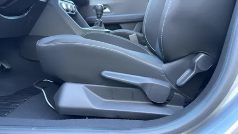 Car image 30