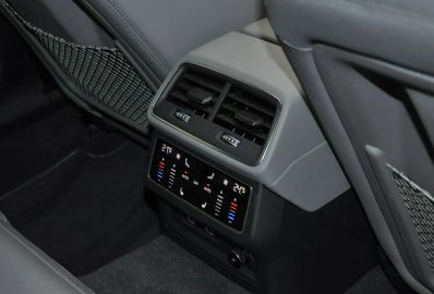 Car image 32