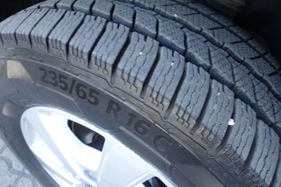 Car image 29