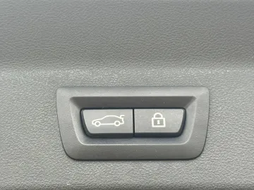 Car image 32