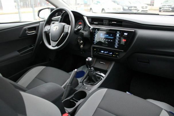 Toyota Auris 73 kW image number 13