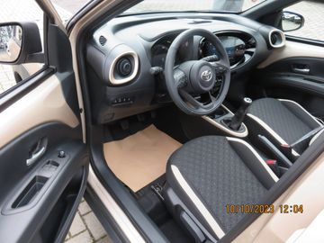 Car image 11