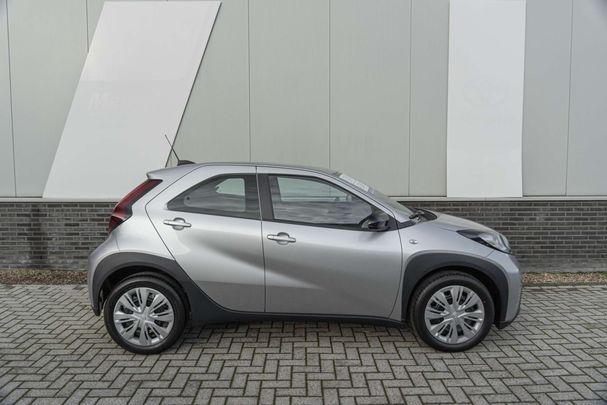 Toyota Aygo X 1.0 VVT-i 53 kW image number 3