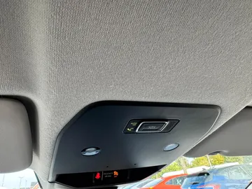 Car image 32