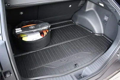 Car image 30