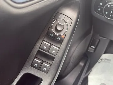 Car image 32