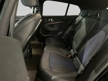 Car image 32