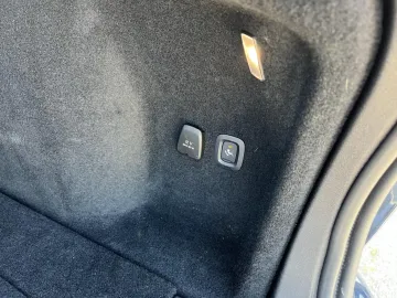 Car image 34