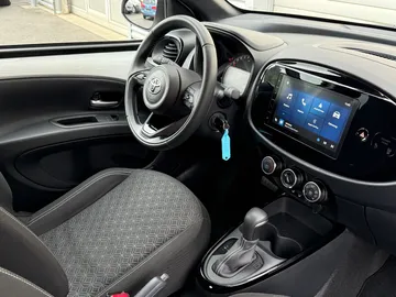 Car image 29