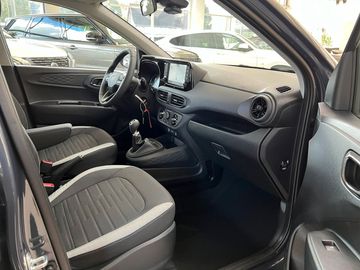 Car image 11