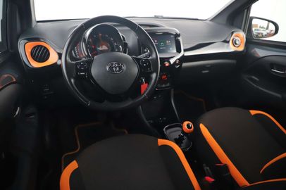 Car image 12