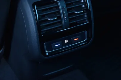 Car image 32