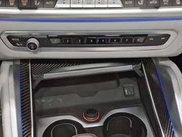 Car image 37