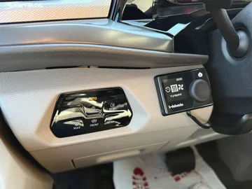 Car image 34