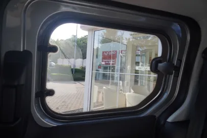 Car image 33