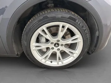 Car image 35