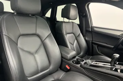 Car image 38