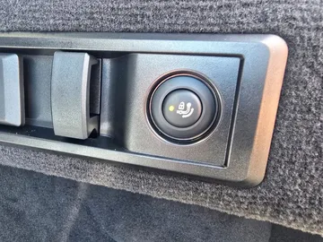 Car image 32