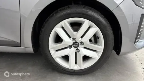 Car image 20