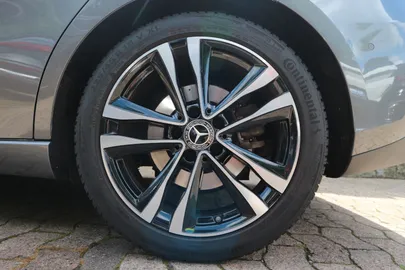 Car image 35