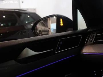 Car image 38