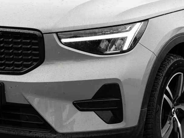 Volvo XC40 B3 Plus Dark 120 kW image number 3