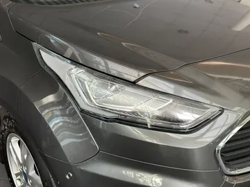 Car image 32