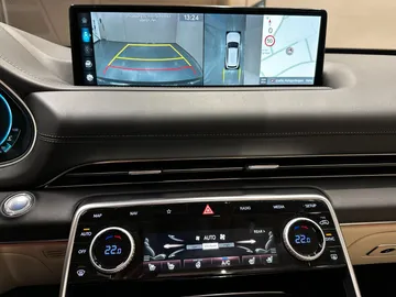 Car image 24