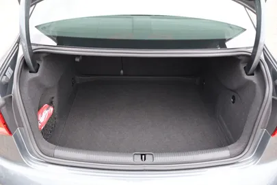 Car image 32