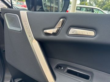 Car image 35