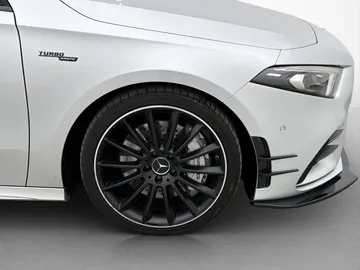 Car image 36