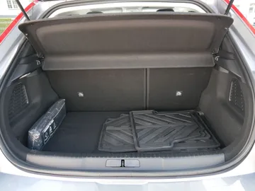 Car image 40