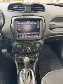 Car image 27