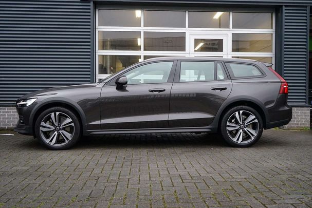 Volvo V60 Cross Country AWD B5 184 kW image number 4