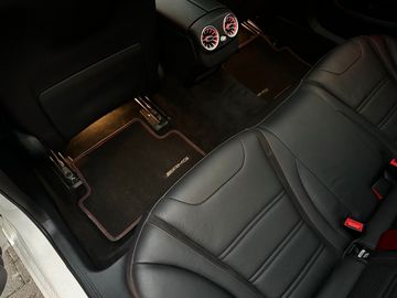 Car image 33