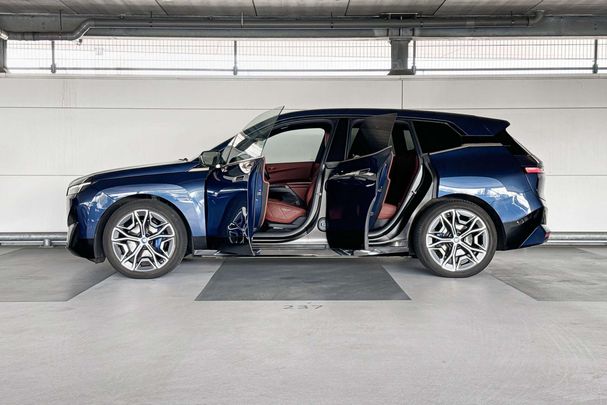 BMW iX xDrive50 385 kW image number 3