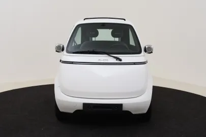 Car image 25