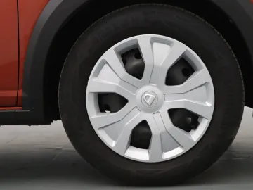 Car image 25
